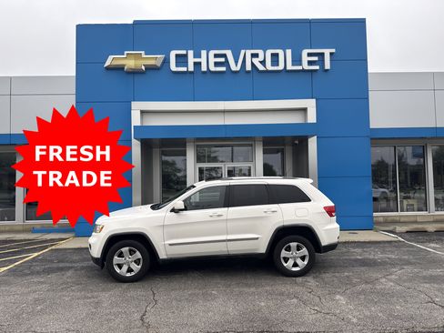 Used 2011 Jeep Grand Cherokee Laredo AWD/4WD image 2