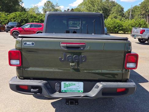 Used 2022 Jeep Gladiator Sport AWD/4WD image 10