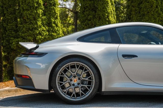 Used 2025 Porsche 911 Carrera RWD image 13