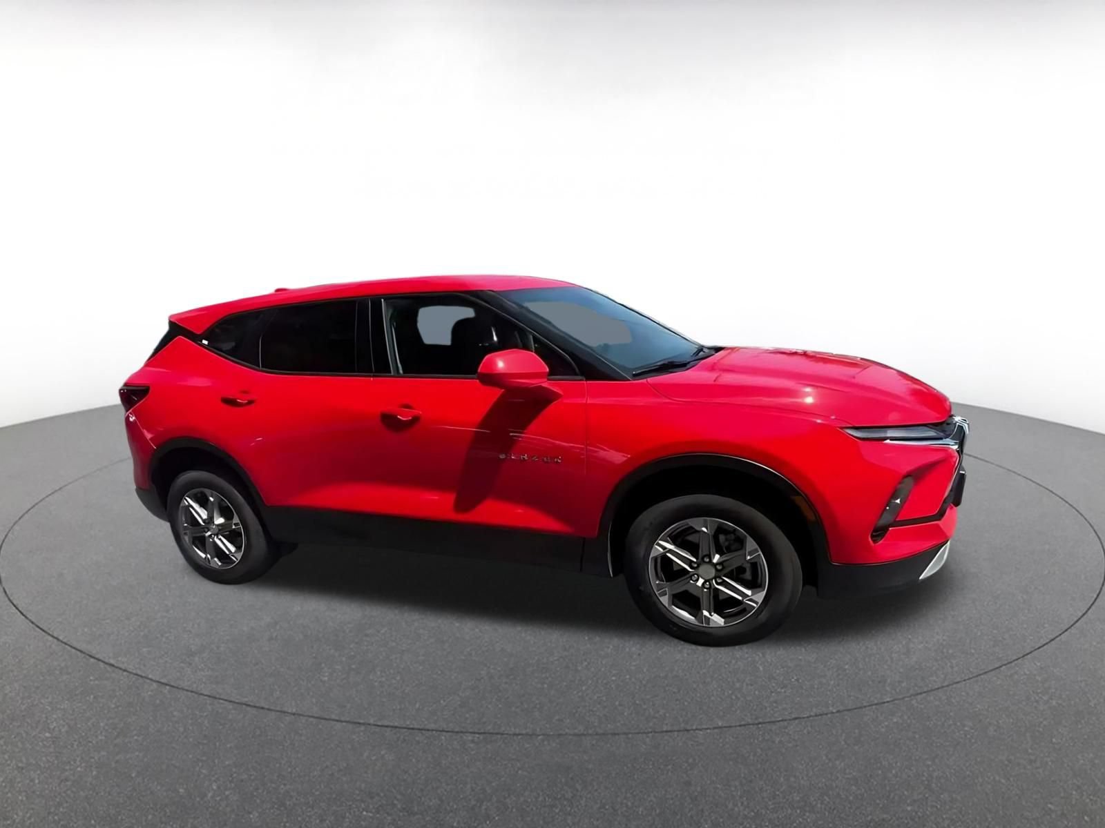 Used 2026 Chevrolet Blazer LT FWD image 2