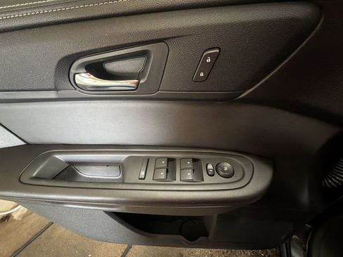 Used 2014 GMC Acadia SLE image 13