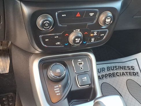 Used 2019 Jeep Compass Latitude w/ Popular Equipment Group image 17