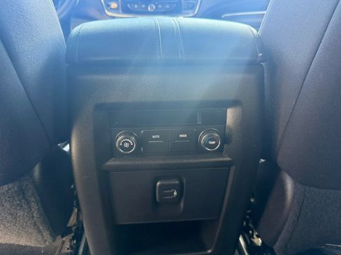 Used 2023 Chevrolet Traverse LT AWD/4WD image 32