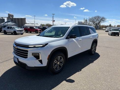 Used 2024 Chevrolet Traverse LT AWD/4WD image 7