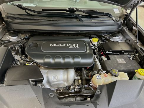 Used 2019 Jeep Cherokee Latitude Plus AWD/4WD image 34