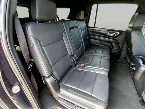 Used 2024 Chevrolet Suburban LT RWD image 19