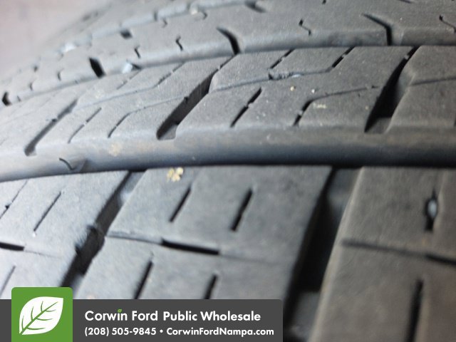 Used 2010 Chrysler Town & Country Touring w/ Entertainment Group #2 FWD image 9