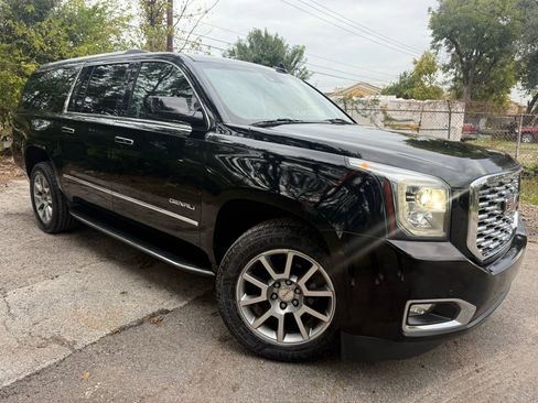 Used 2019 GMC Yukon XL Denali image 1