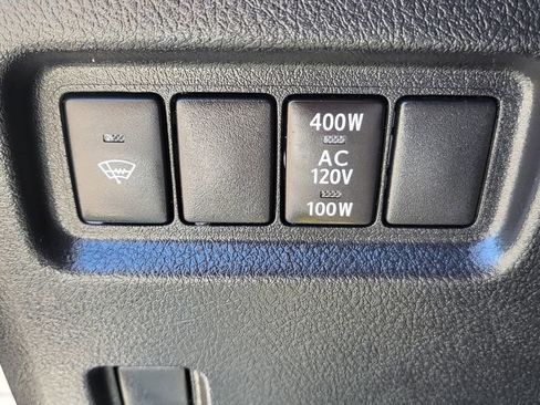 Used 2018 Toyota 4Runner SR5 AWD/4WD image 36