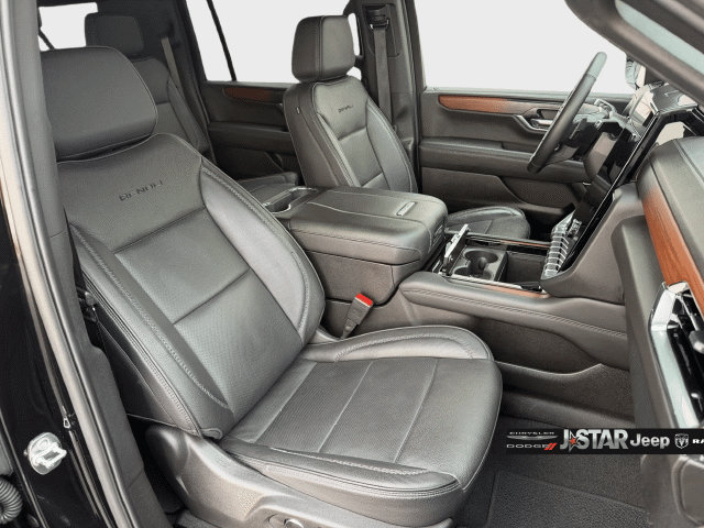 Used 2025 GMC Yukon XL Denali AWD/4WD image 12