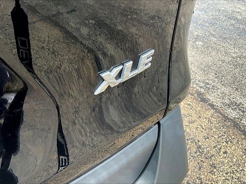 Used 2021 Toyota RAV4 XLE image 8