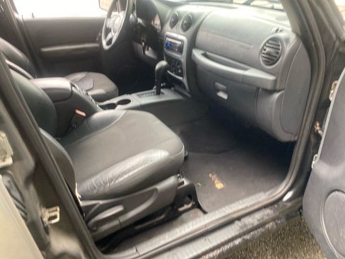 Used 2004 Jeep Liberty Renegade AWD/4WD image 24