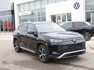 Used 2025 Volkswagen Tiguan SE w/ Panoramic Sunroof Package AWD/4WD video 1