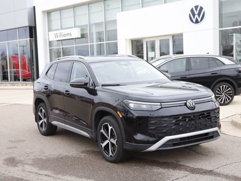 Used 2025 Volkswagen Tiguan SE w/ Panoramic Sunroof Package AWD/4WD image 1