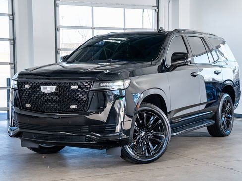 Used 2022 Cadillac Escalade Premium Luxury image 2