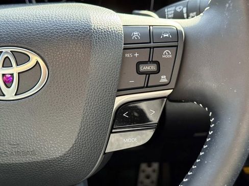 Used 2025 Toyota Camry SE w/ Convenience Package image 24