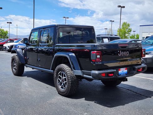 Used 2024 Jeep Gladiator Rubicon AWD/4WD image 3