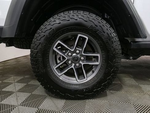 Used 2026 Jeep Gladiator Mojave AWD/4WD image 15