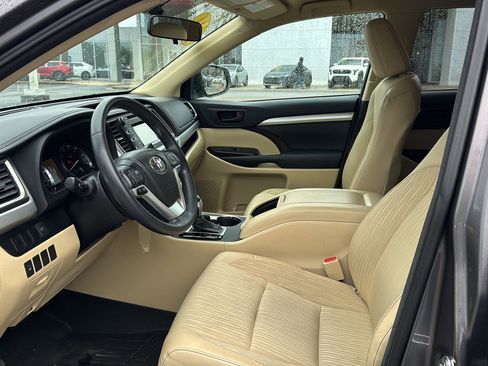 Used 2014 Toyota Highlander Plus image 8