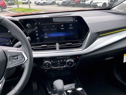 Used 2026 Chevrolet Trax LT w/ LT Convenience Package FWD image 9
