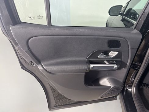 Used 2024 Mercedes-Benz EQB 300 4MATIC image 26