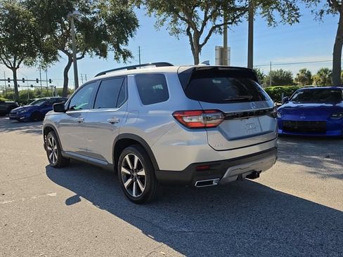 Used 2025 Honda Pilot Touring image 6
