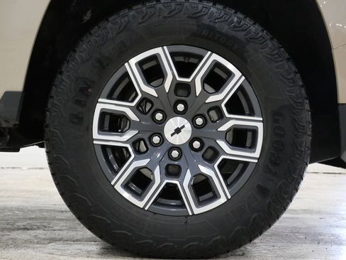 Used 2023 Chevrolet Colorado Z71 w/ Z71 Convenience Package 2 image 8