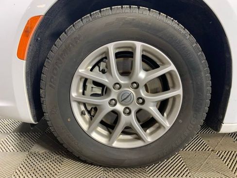 Used 2024 Chrysler Pacifica Touring-L FWD image 35
