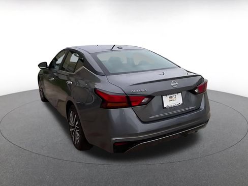 Used 2025 Nissan Altima 2.5 SV FWD image 11