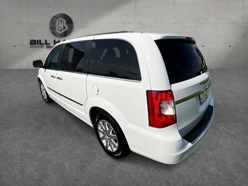 Used 2016 Chrysler Town & Country Touring w/ Driver Convenience Group FWD image 9