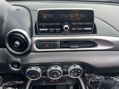 Used 2017 FIAT 124 Spider Classica RWD image 11