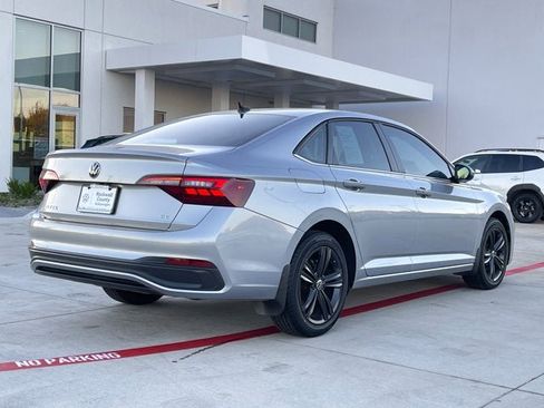 Certified 2023 Volkswagen Jetta SE w/ Panoramic Sunroof Package image 8