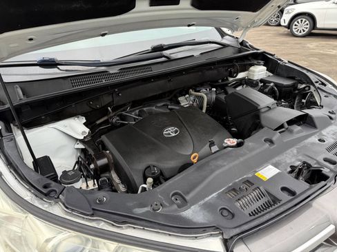 Used 2019 Toyota Highlander XLE FWD image 50
