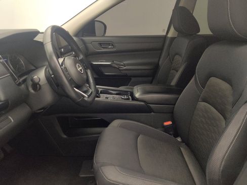 Used 2023 Nissan Pathfinder SV AWD/4WD image 17