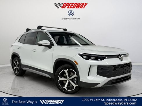 Used 2025 Volkswagen Tiguan SE AWD/4WD image 1
