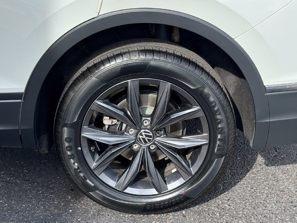 Used 2023 Volkswagen Tiguan SE AWD/4WD image 16