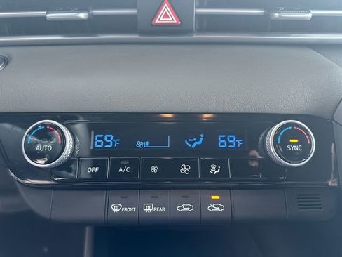 Used 2023 Hyundai Elantra SEL w/ Cargo Package FWD image 19