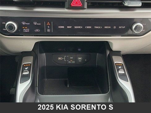 Certified 2025 Kia Sorento S image 21