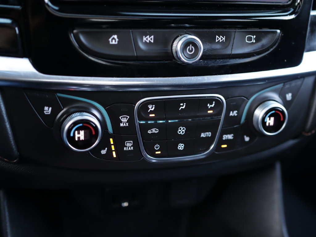 Used 2018 Chevrolet Traverse Premier w/ Redline Edition FWD image 17