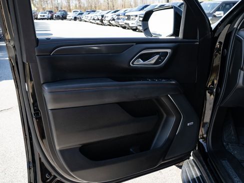 Used 2022 Chevrolet Suburban RST w/ Luxury Package image 16