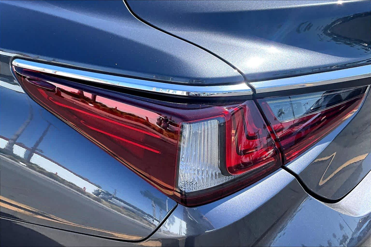 Used 2023 Lexus ES 250 w/ Premium Package AWD/4WD image 29