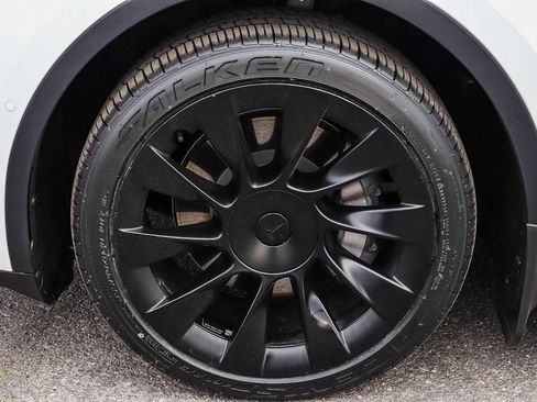 Used 2020 Tesla Model Y Long Range image 11