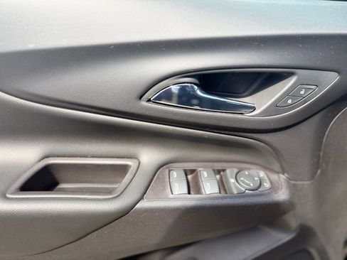 Used 2020 Chevrolet Equinox LT w/ Driver Convenience Package image 13