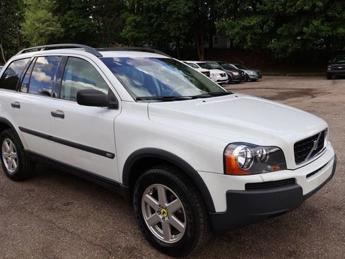Used 2005 Volvo XC90 2.5T FWD image 1
