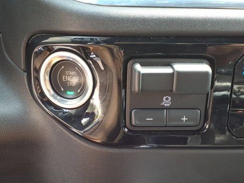 Used 2023 Chevrolet Silverado 1500 High Country AWD/4WD image 30