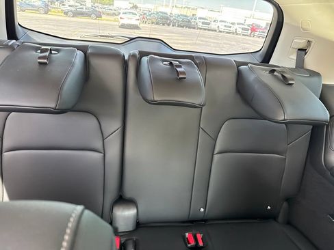 Certified 2025 Nissan Pathfinder Platinum AWD/4WD image 16