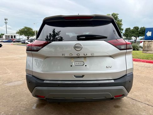 Used 2022 Nissan Rogue SV FWD image 4
