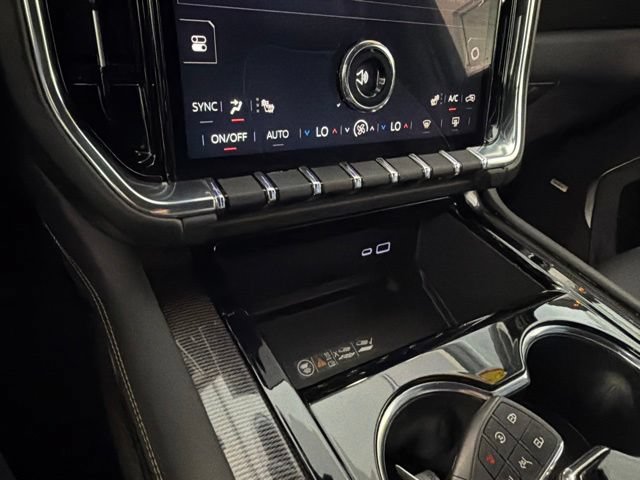 Used 2025 GMC Yukon Elevation w/ LPO, Elevation Black Package AWD/4WD image 30