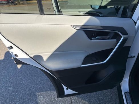 Used 2022 Toyota RAV4 XLE image 16