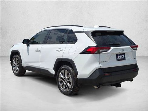 Used 2020 Toyota RAV4 XLE Premium FWD image 8